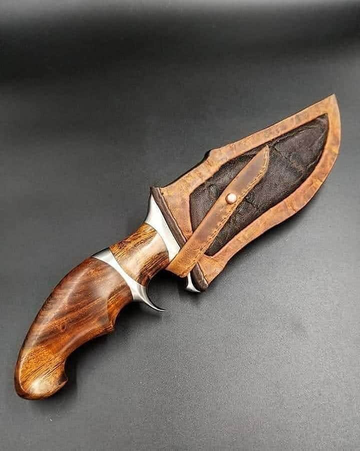 Damascus Steel 10in Hunting Bowie Knife – Handmade