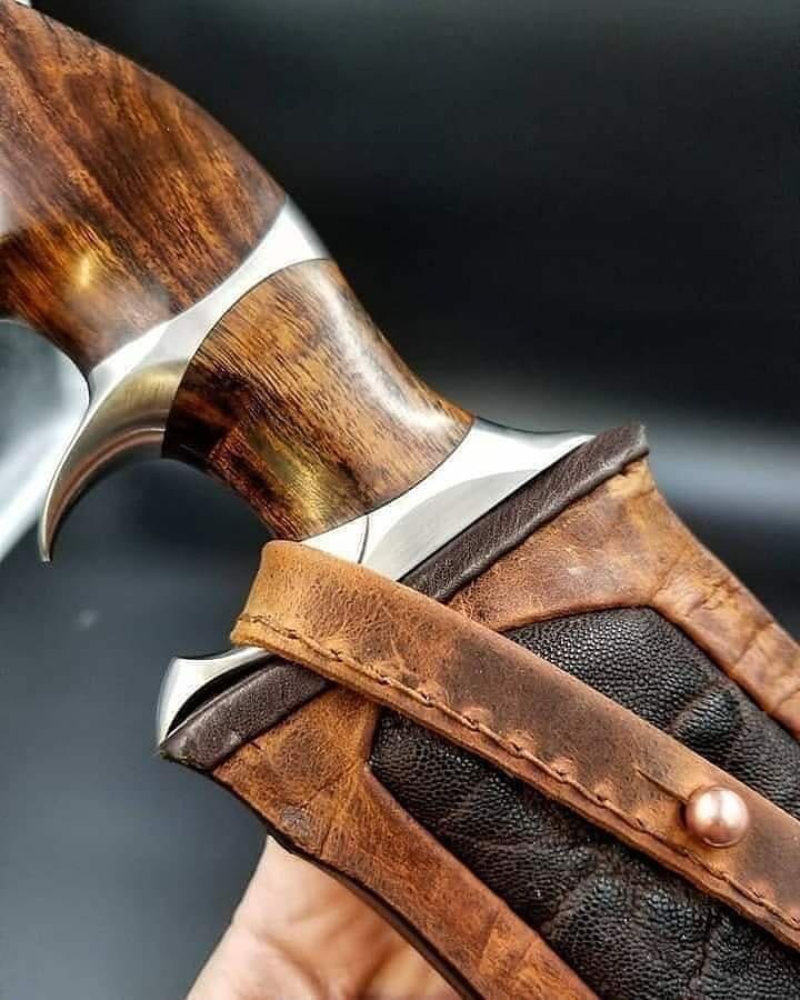 Damascus Steel 10in Hunting Bowie Knife – Handmade