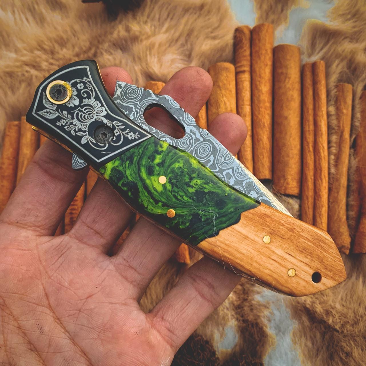 Damascus Pocket Knife – Rosewood Handle with Leather Sheath