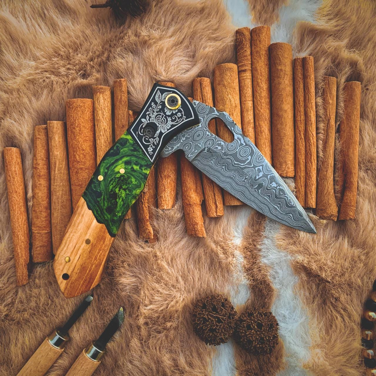 Damascus Pocket Knife – Rosewood Handle with Leather Sheath