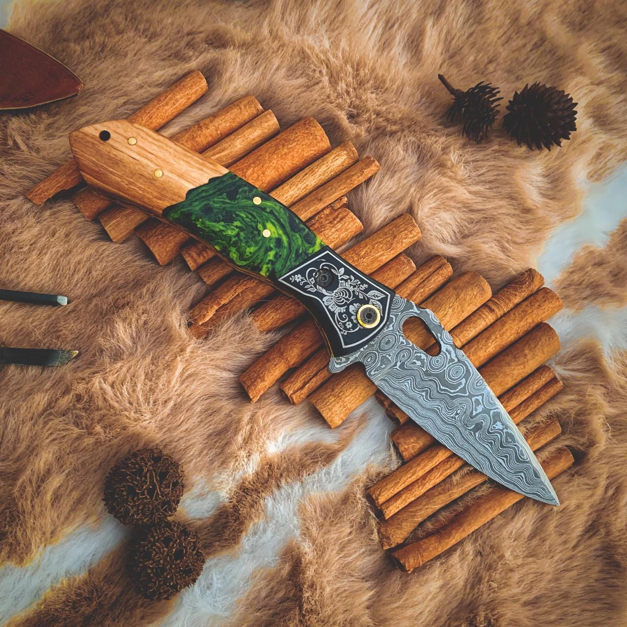 Damascus Pocket Knife – Rosewood Handle with Leather Sheath