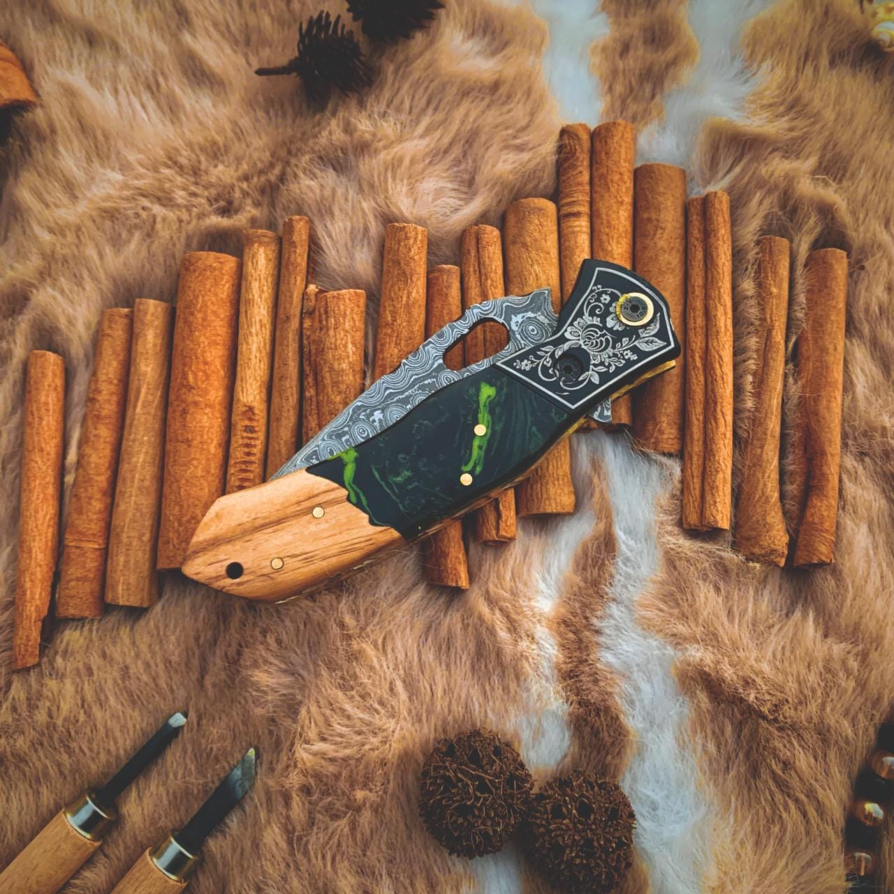 Damascus Pocket Knife – Rosewood Handle with Leather Sheath